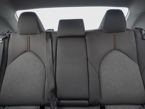 Used 2019 Toyota Camry LE FWD image 13