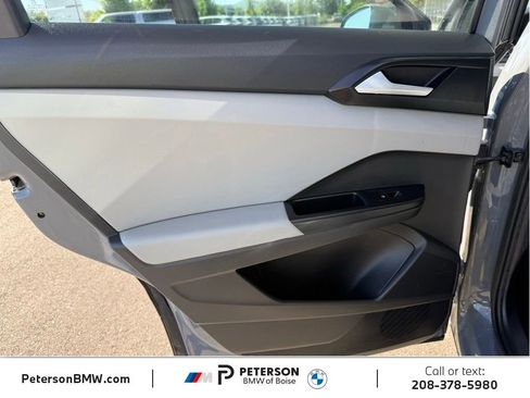 Used 2022 Volkswagen Taos SE FWD image 17