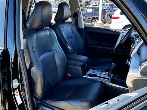 Used 2016 Toyota 4Runner SR5 image 8