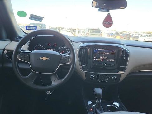 Used 2022 Chevrolet Traverse LS image 21