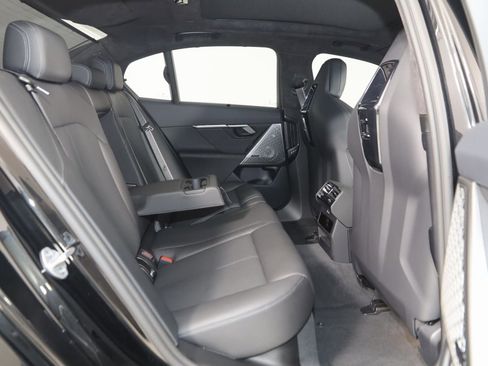 Used 2025 BMW M5 w/ Executive Package image 18