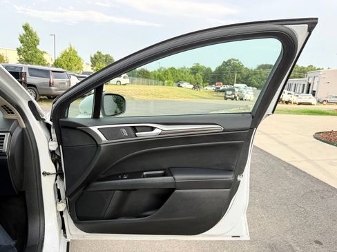 Used 2018 Ford Fusion SE w/ Equipment Group 602A FWD image 20