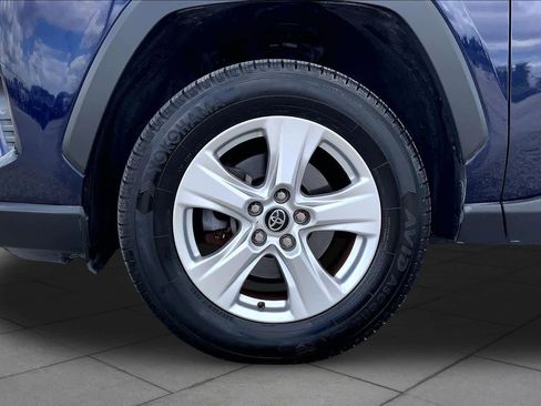 Used 2020 Toyota RAV4 XLE AWD/4WD image 11