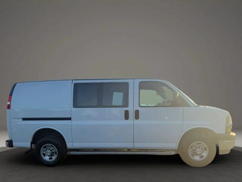 Used 2021 Chevrolet Express 2500 w/ Driver Convenience Package RWD image 4