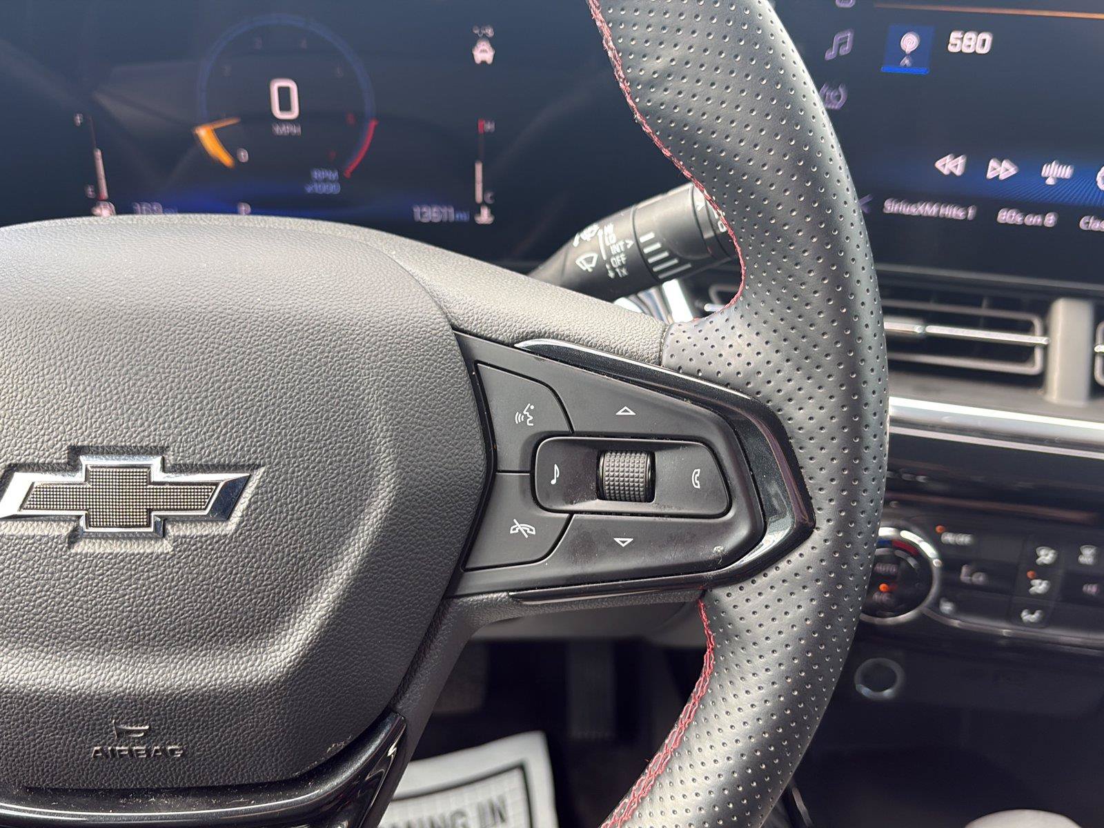Used 2025 Chevrolet Trax RS FWD image 17