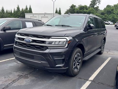 Used 2024 Ford Expedition Max XLT RWD image 2