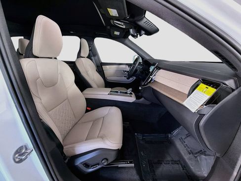 New 2026 Volvo XC90 B6 Plus w/ Protection Package Premier AWD/4WD image 31