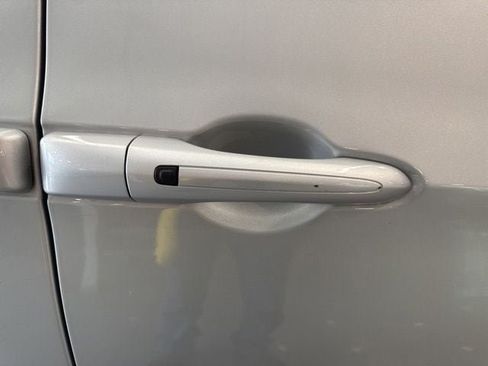 Used 2024 Chrysler Pacifica Touring-L FWD image 22