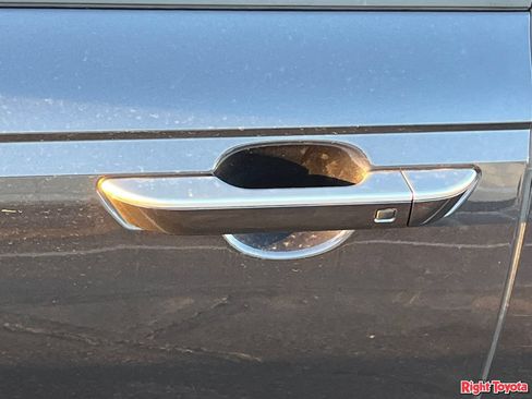 Used 2022 Kia Carnival LX FWD image 10