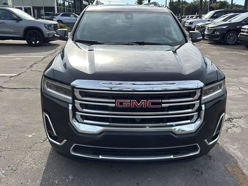 Used 2023 GMC Acadia SLT w/ Technology Package FWD image 2