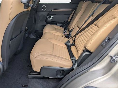 New 2025 Land Rover Discovery Dynamic SE image 15