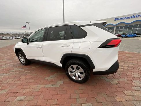 Used 2022 Toyota RAV4 LE FWD image 27