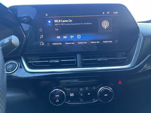 Used 2025 Chevrolet Trax RS w/ Sunroof Package image 31