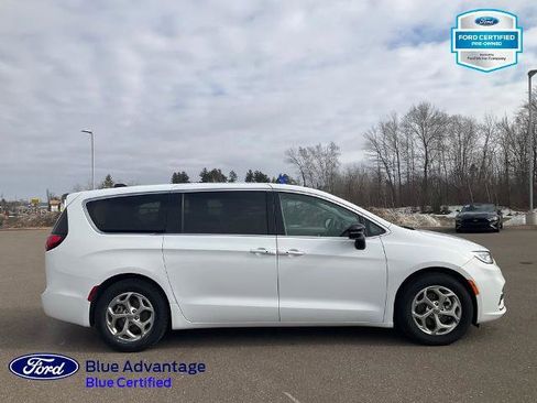 Used 2024 Chrysler Pacifica Limited image 25