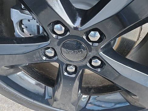 New 2025 Jeep Grand Cherokee Altitude image 25