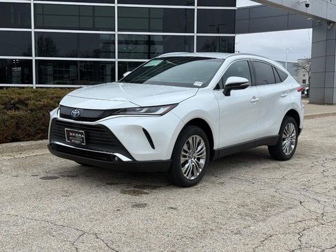 Used 2023 Toyota Venza XLE image 7