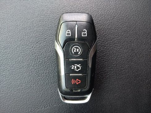 Used 2017 Ford Explorer XLT w/ Equipment Group 202A FWD image 32