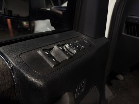 Used 2021 Ford F250 Lariat w/ Lariat Ultimate Package AWD/4WD image 16