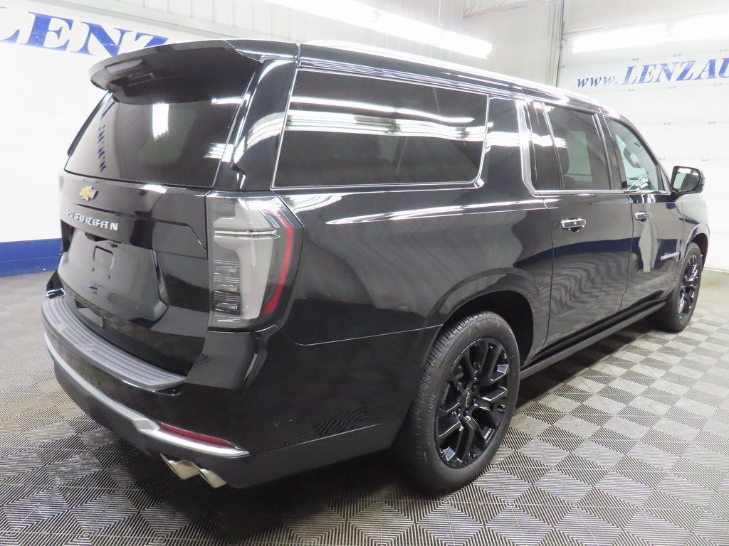 Used 2025 Chevrolet Suburban High Country AWD/4WD image 4