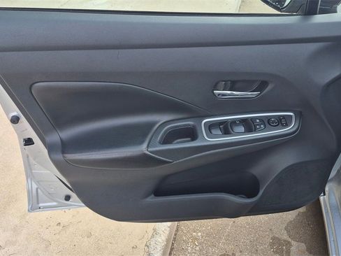 Used 2023 Nissan Versa SR w/ Trunk Package image 8