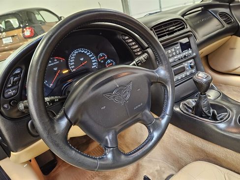 Used 2000 Chevrolet Corvette Coupe w/ Roof Pkg image 21