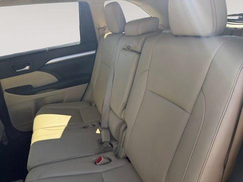 Used 2018 Toyota Highlander XLE AWD/4WD image 13
