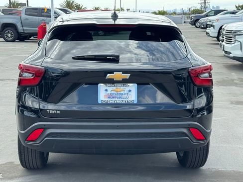 New 2026 Chevrolet Trax LS w/ LS Convenience Package FWD image 4