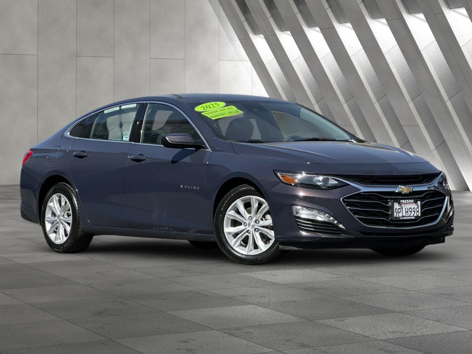 Used 2025 Chevrolet Malibu LT FWD image 2