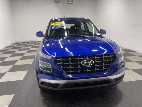 Used 2023 Hyundai Venue Limited image 7