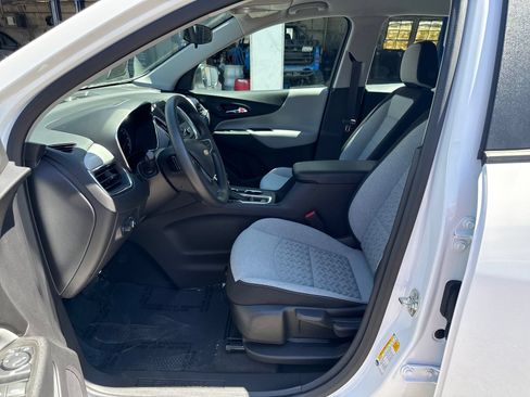 Used 2024 Chevrolet Equinox LS FWD image 9