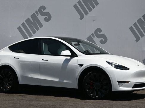 Used 2022 Tesla Model Y Performance AWD/4WD image 3