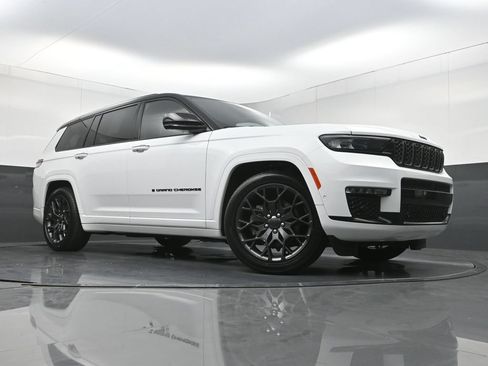 Used 2023 Jeep Grand Cherokee L Summit w/ High Altitude Package AWD/4WD image 34
