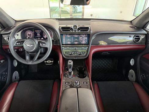 Used 2022 Bentley Bentayga AWD/4WD image 40