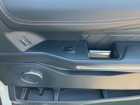 Used 2023 Ford Expedition Platinum image 48