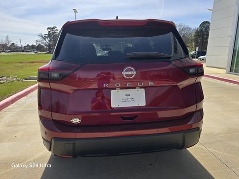 Used 2025 Nissan Rogue S image 4