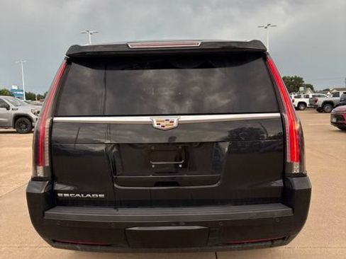Used 2016 Cadillac Escalade ESV Premium AWD/4WD image 4