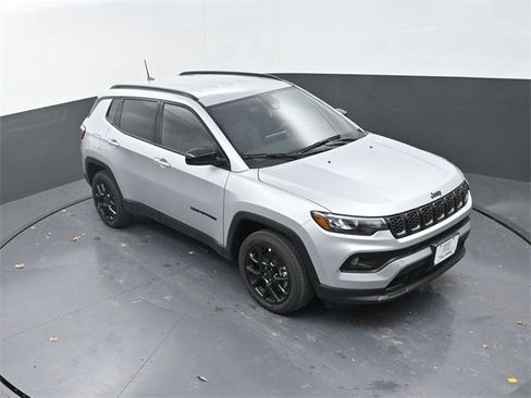 New 2026 Jeep Compass Latitude image 9