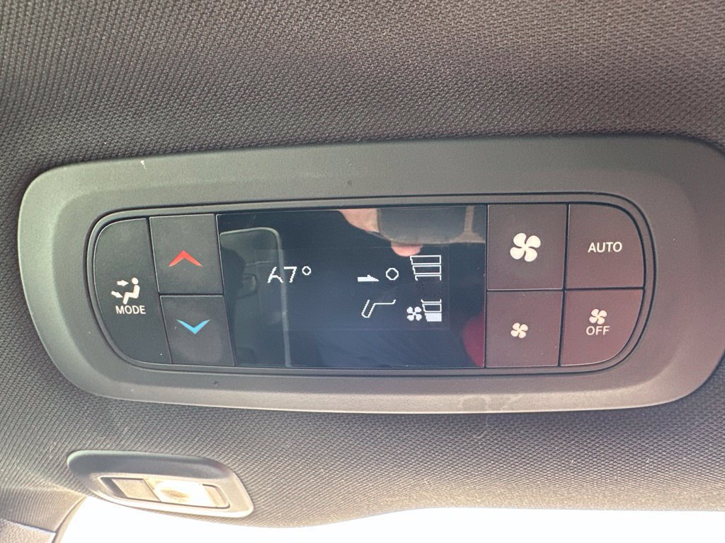 Used 2025 Chrysler Pacifica Limited FWD image 39