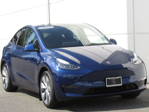 Used 2022 Tesla Model Y Long Range AWD/4WD image 2