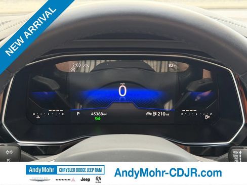 Used 2023 Volkswagen Jetta SE w/ Panoramic Sunroof Package FWD image 9