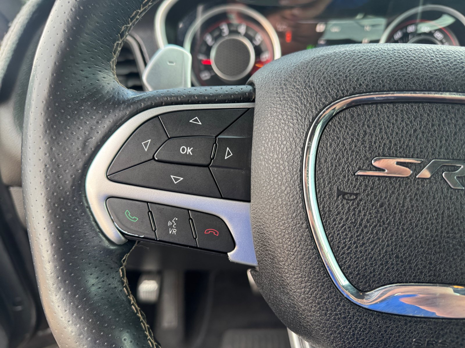 Used 2015 Dodge Challenger SRT w/ Technology Group RWD image 13