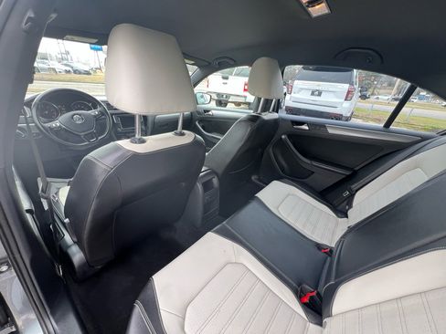 Used 2016 Volkswagen Jetta Sport image 38