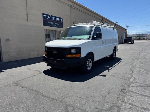Used 2015 Chevrolet Express 2500 RWD image 2
