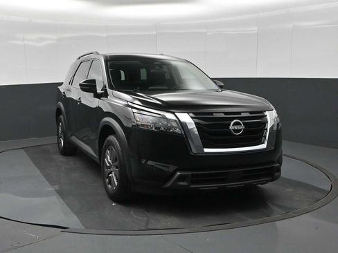 Used 2025 Nissan Pathfinder SV AWD/4WD image 3