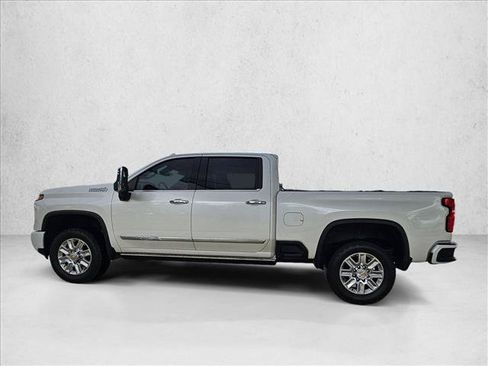 Used 2024 Chevrolet Silverado 2500 High Country w/ Technology Package AWD/4WD image 8