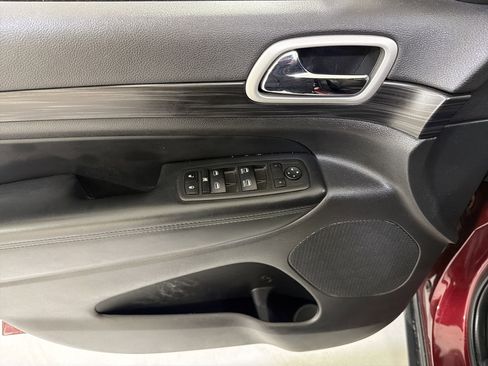 Used 2022 Jeep Grand Cherokee Laredo E image 14