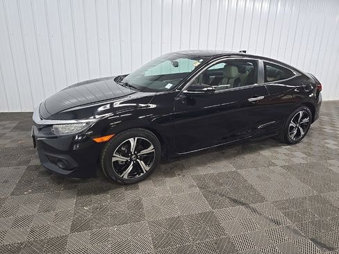 Used 2018 Honda Civic Touring image 6