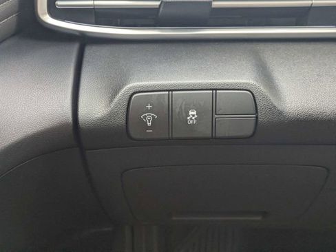 Used 2025 Hyundai Elantra Limited image 22