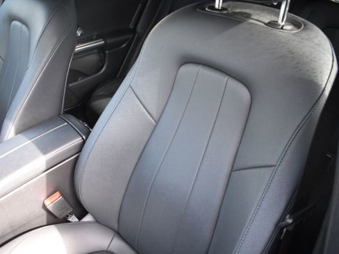Used 2025 Mercedes-Benz GLA 250 image 11