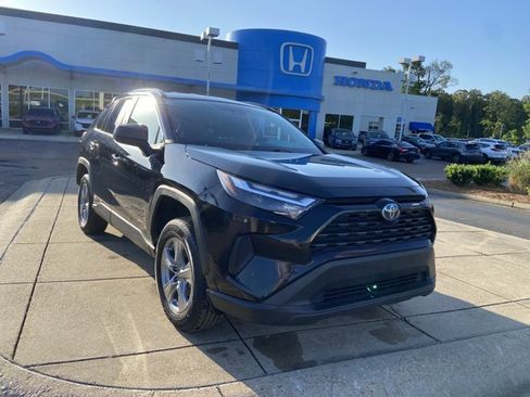 Used 2023 Toyota RAV4 LE AWD/4WD image 2